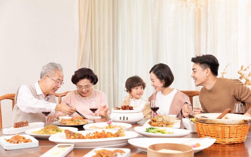 Một bữa cơm đầm ấm là món quà sinh nhật cho mẹ cảm thấy hạnh phúc nhất